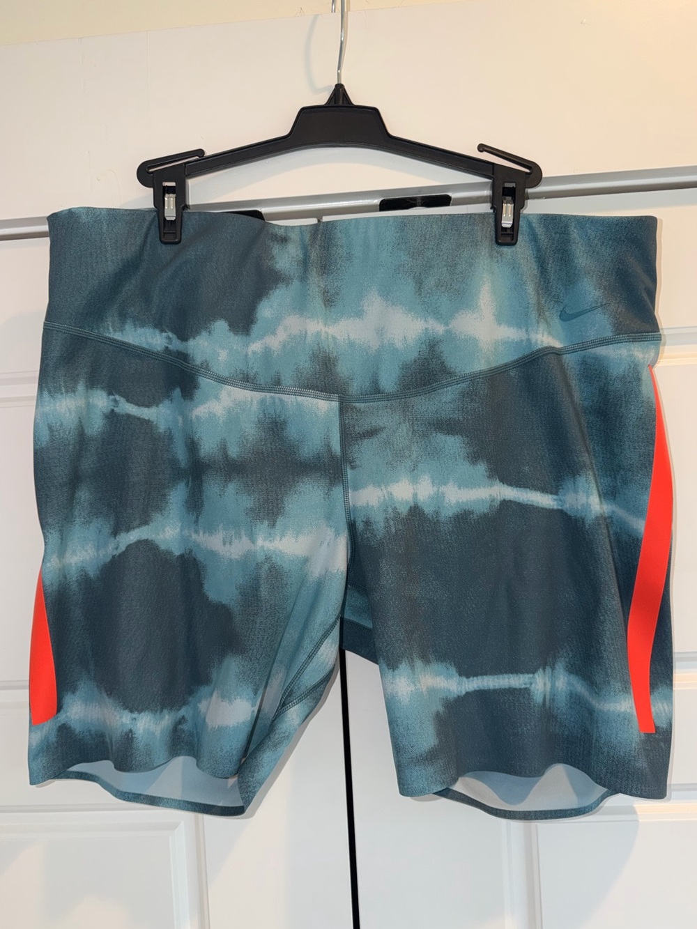 Nike One Luxe 7" Biker Shorts Plus Size 2X EUC Tie Dye Green Orange Dri-FIT